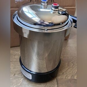 WaterChef Model UR9000 UTS Water Filtration System: Canister & 1 Water Line: New